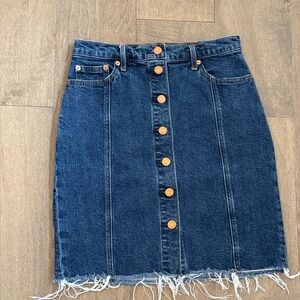 Gap frayed hem knee length button up women’s denim skirt size 26